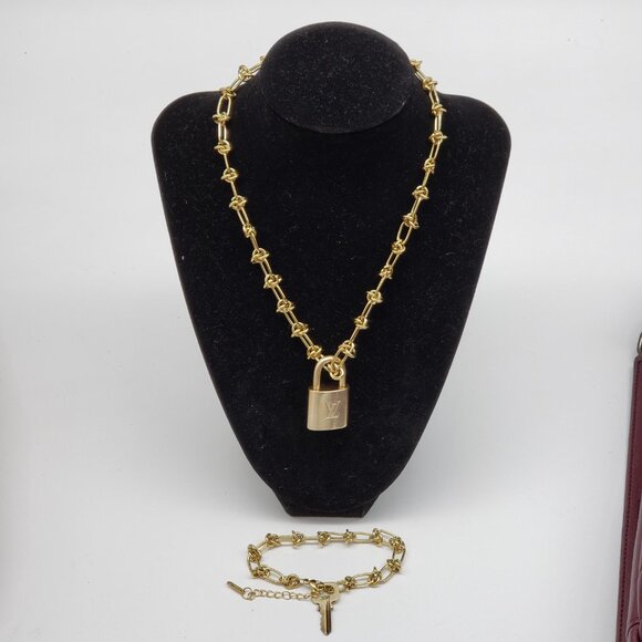 Louis Vuitton Gold Padlock w/Unbranded Stainless Steel 18k Plated Chain&Bracelet - Picture 1 of 13